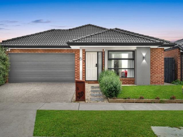 Modern Family Living in the Heart of Riverfield Estate