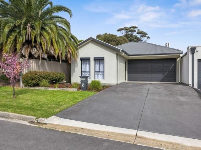 Modern Family Living in the Heart of Ridgehaven
