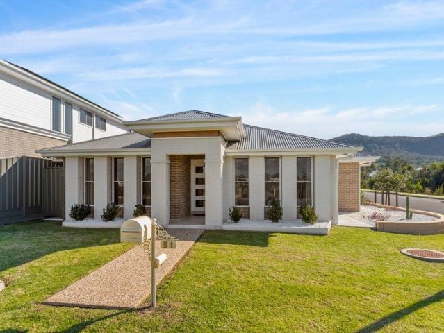 Modern Family Living in the Heart of Wongawilli!