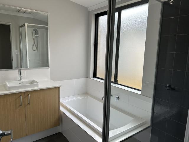 Modern Family Living in the Heart of Wellard