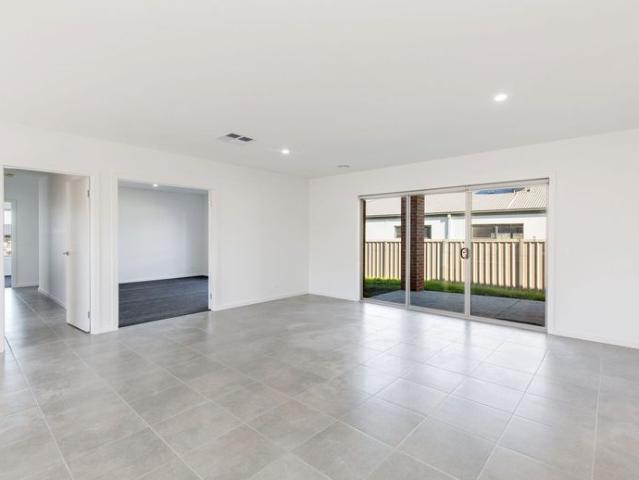 MODERN FAMILY LIVING IN THE HEART OF WINTER VALLEY