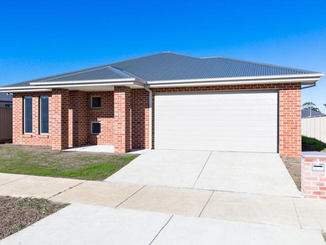 MODERN FAMILY LIVING IN THE HEART OF WINTER VALLEY