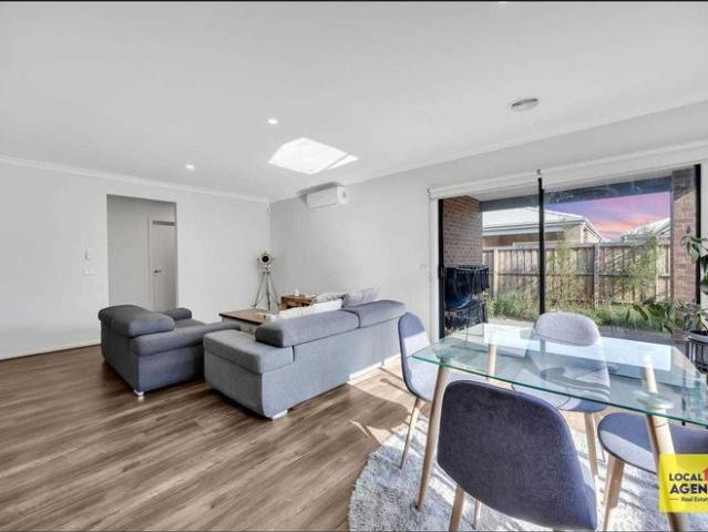 Modern Family Living in the Heart of Tarneit ! $570 PW Bond $2477