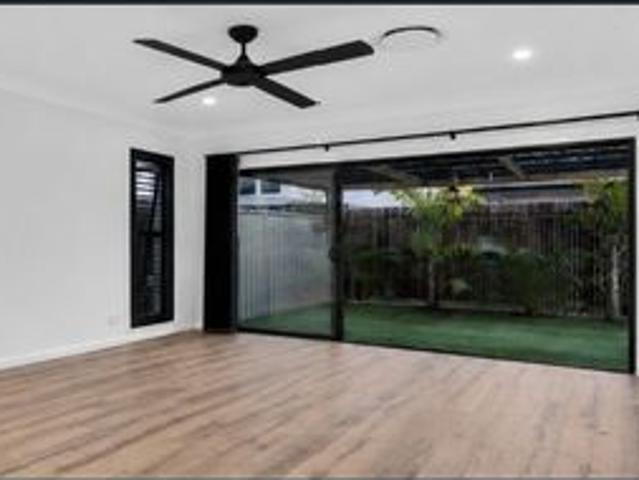 Modern Family Living in the Heart of The Surrounds – Helensvale