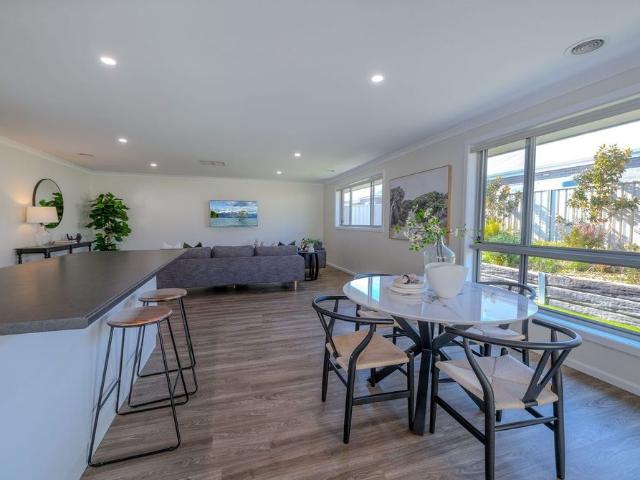 Modern Family Living in the Sought After Woolshed Estate
