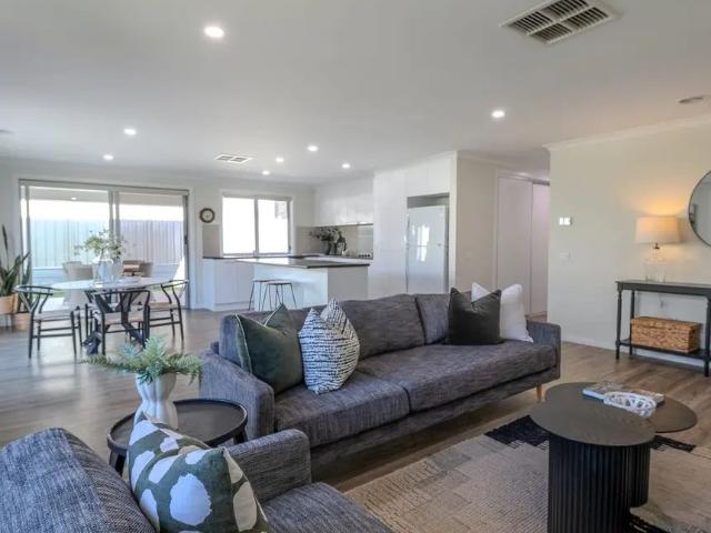 Modern Family Living in the Sought After Woolshed Estate