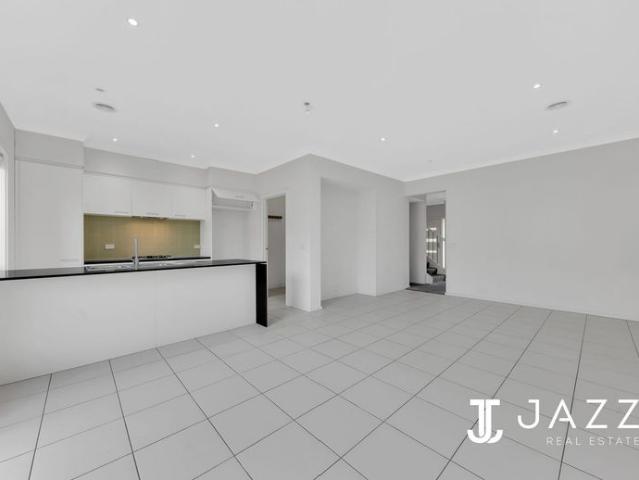 Modern Family Living in the Prestigious Alamanda K 9 College Zone