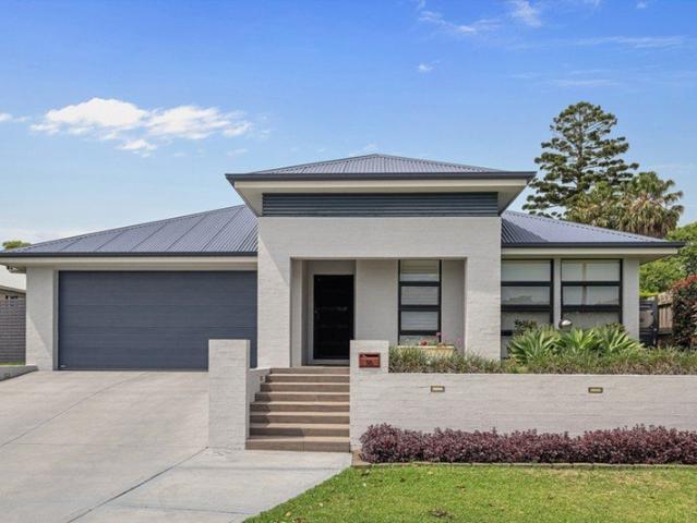 Modern Family Living In Trinity Point
