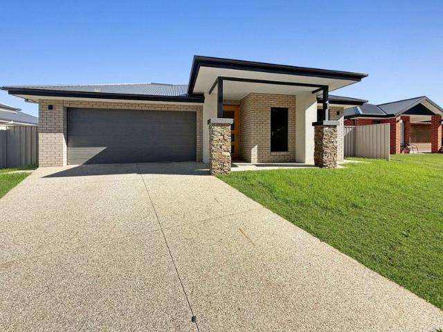 Modern Family Living in Wattle Glen Estate