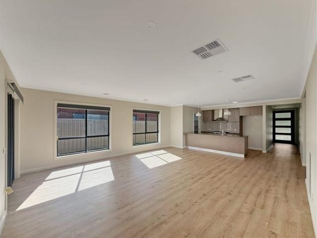 Modern Family Living in Wattle Glen Estate