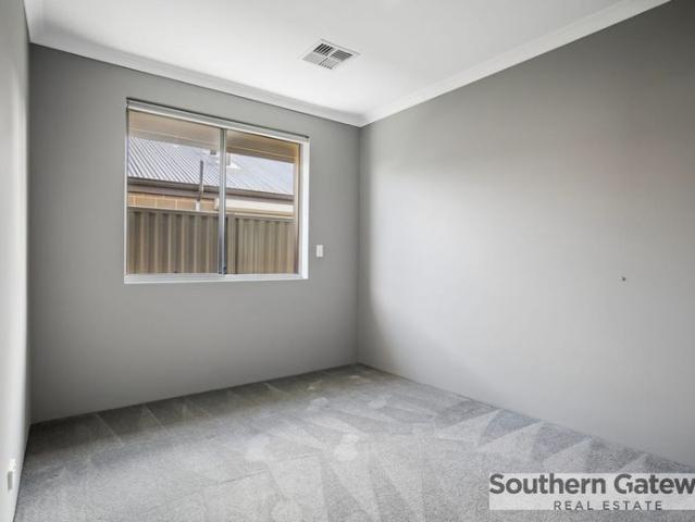 Modern Family Living in Wellard Spacious & Convenient!