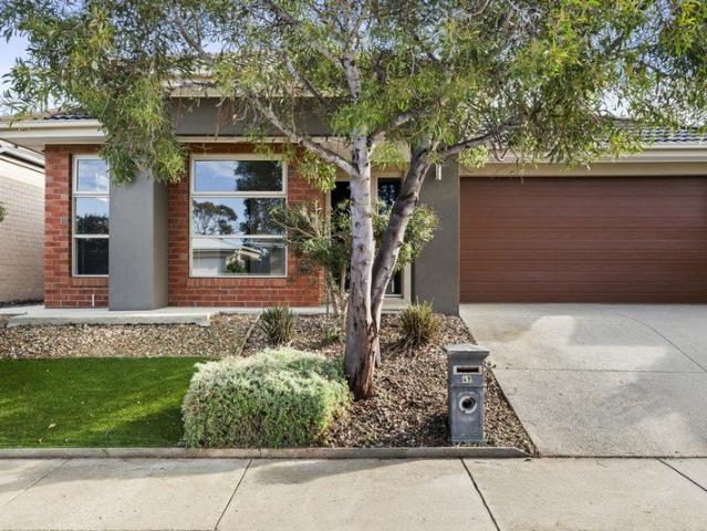 Modern Family Living in a Convenient Coastal Location