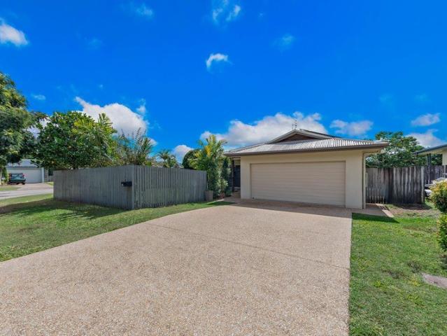Modern Family Living in a Convenient Cannonvale Location