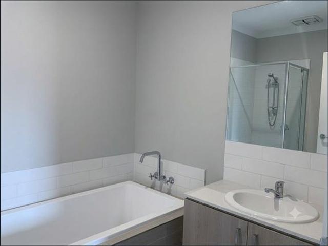 Modern Family Living in a Convenient Craigieburn Location