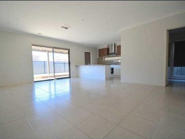 Modern Family Living in a Convenient Craigieburn Location