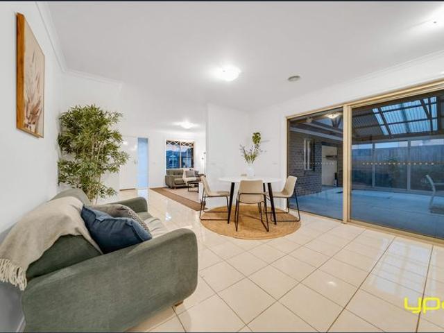 Modern Family Living in a Convenient Cranbourne West Location