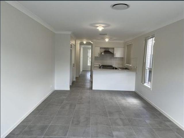 Modern Family Living in a Convenient Austral Location