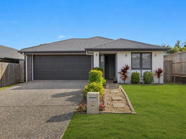 Modern Family Living in a Convenient Bellbird Park Location