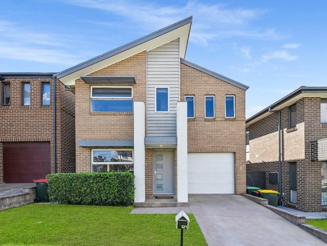 Modern Family Living in a Convenient Glenfield Location