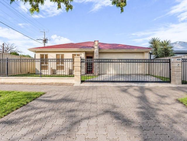 Modern Family Living in a Convenient Greenacres Location