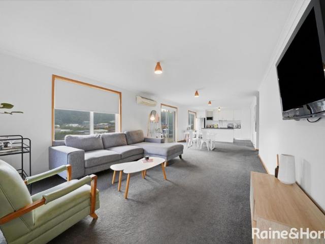 Modern Family Living in a Convenient Location
