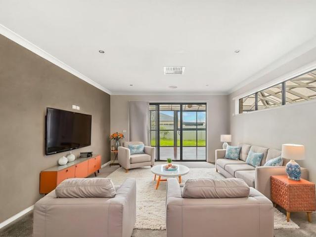 ✨ Modern Family Living in a Convenient Location