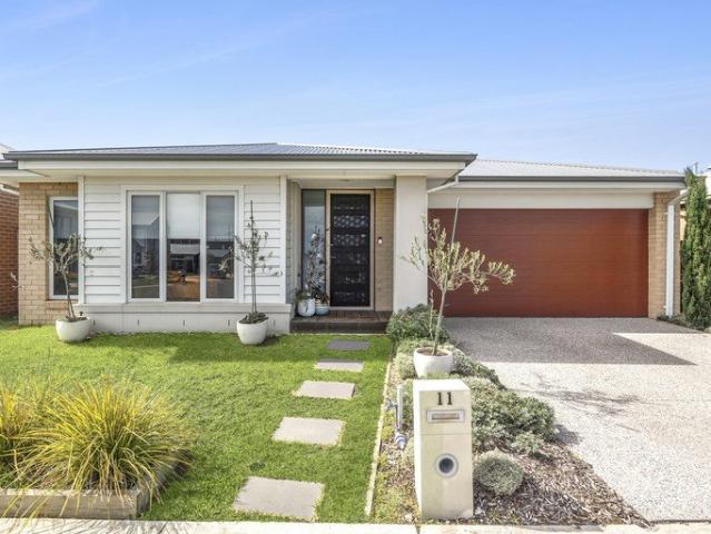 MODERN FAMILY LIVING IN A CONVENIENT LOCATION