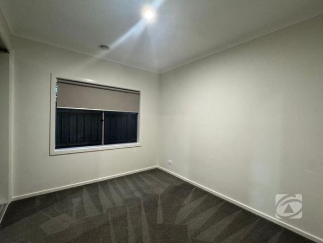MODERN FAMILY LIVING IN A CONVENIENT LOCATION!