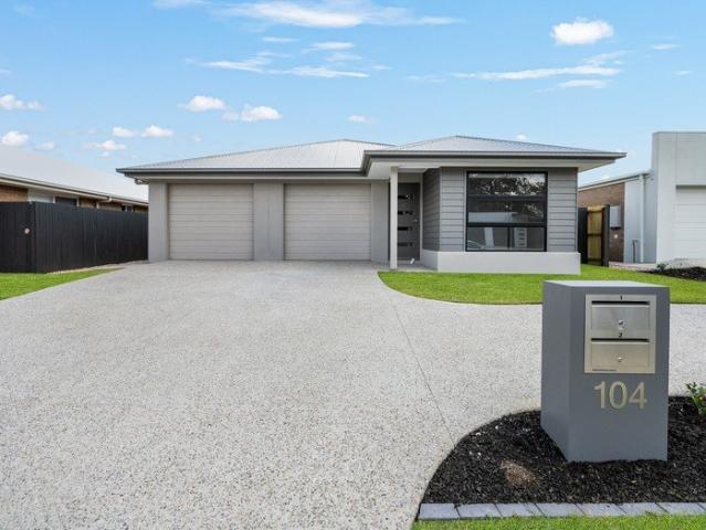 Modern Family Living in a Convenient Logan Reserve Location