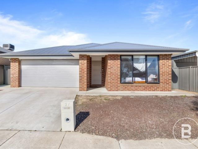 MODERN FAMILY LIVING IN A CONVENIENT LUCAS LOCATION
