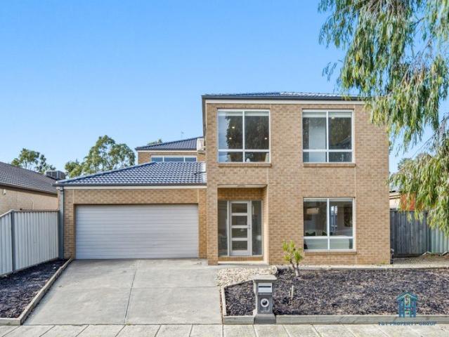 Modern Family Living in a Convenient Lynbrook Location