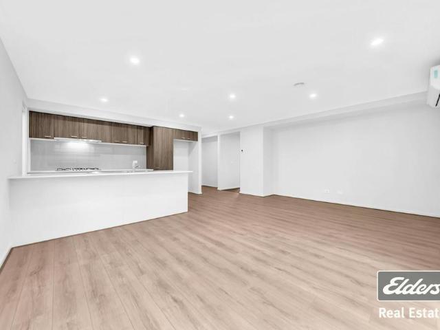 Modern Family Living in a Convenient Manor Lakes Location!