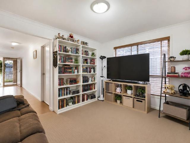 Modern Family Living in a Convenient Munno Para Location