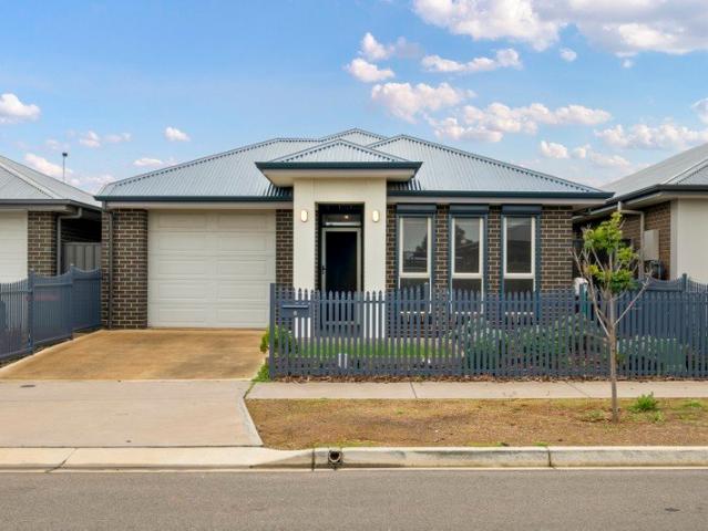 Modern Family Living in a Convenient Munno Para Location