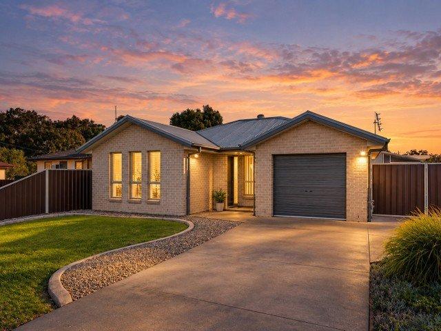 Modern Family Living in a Convenient Nowra Location