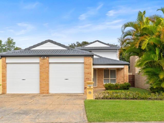 Modern Family Living in a Convenient Robina Location