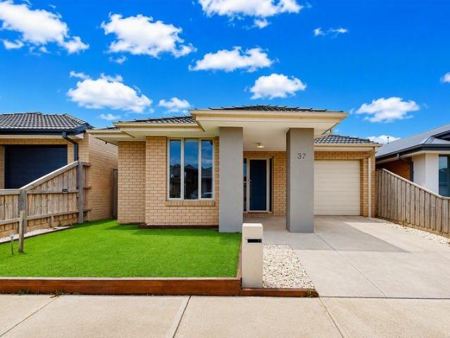 Modern Family Living in a Convenient Rockbank Location
