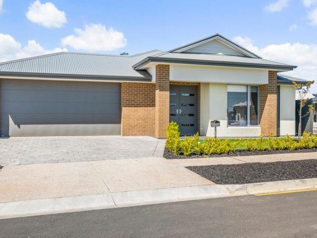 Modern Family Living in a Fantastic Coastal Location