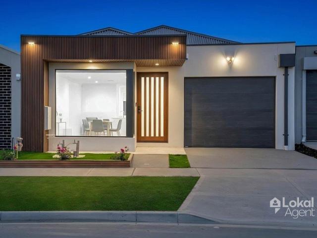Modern Family Living in a Growing Donnybrook Community