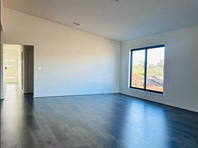 Modern Family Living in a Growing Melton South Location