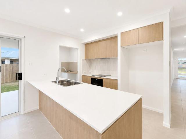 Modern Family Living in a Growing Wondunna Community