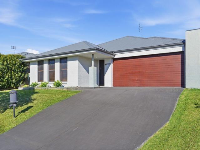 Modern Family Living in a Peaceful Aberglasslyn Setting
