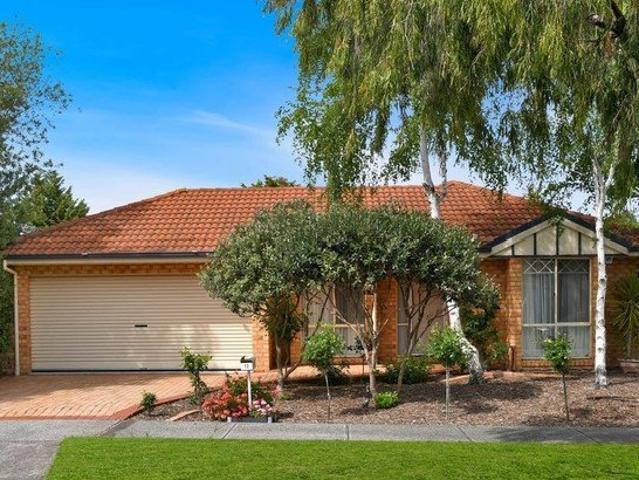 MODERN FAMILY LIVING IN A PEACEFUL CRAIGIEBURN LOCATION