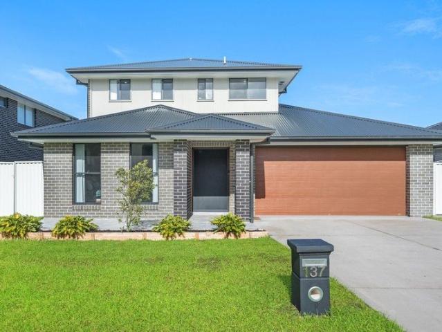 Modern Family Living In A Peaceful Dunbogan Setting