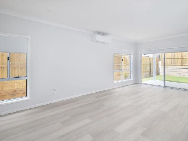 Modern Family Living in a Peaceful Greenbank Setting