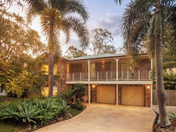 Modern Family Living in a Peaceful Leafy Cul de Sac