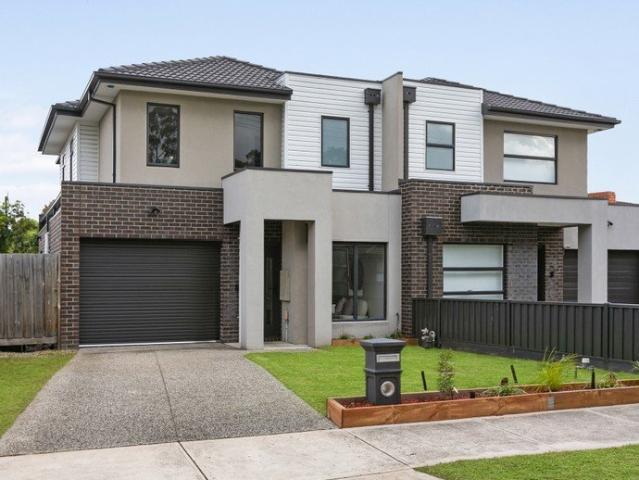 Modern Family Living in a Premier Kingsbury Pocket