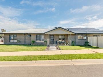 Modern Family Living in a Premium Thurgoona Location