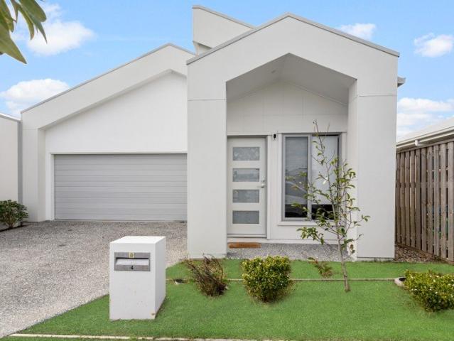 Modern Family Living in a Prestigious Pocket