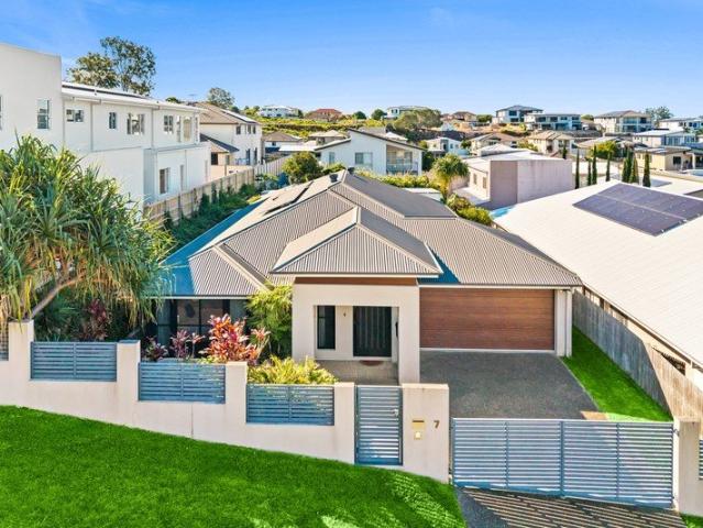 Modern Family Living in a Prestigious Underwood Location